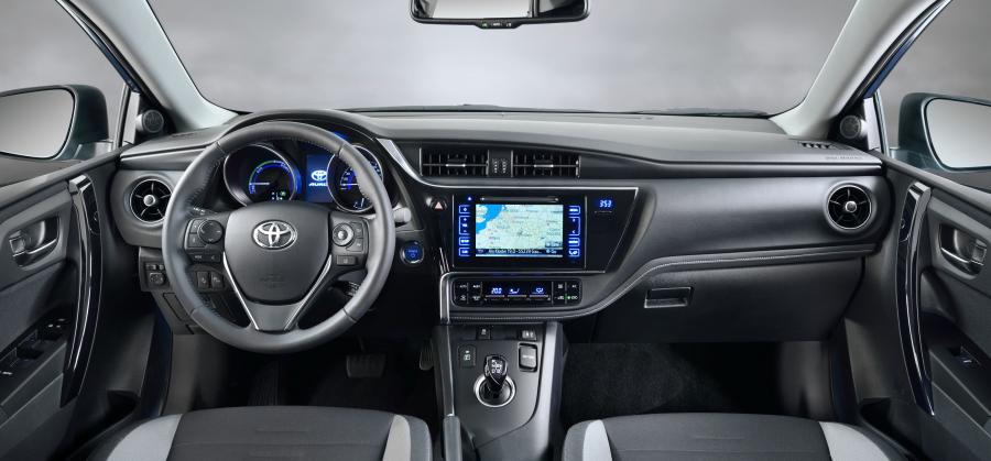  Toyota Auris Hybrid 2015 года  (фото 7 из 31)